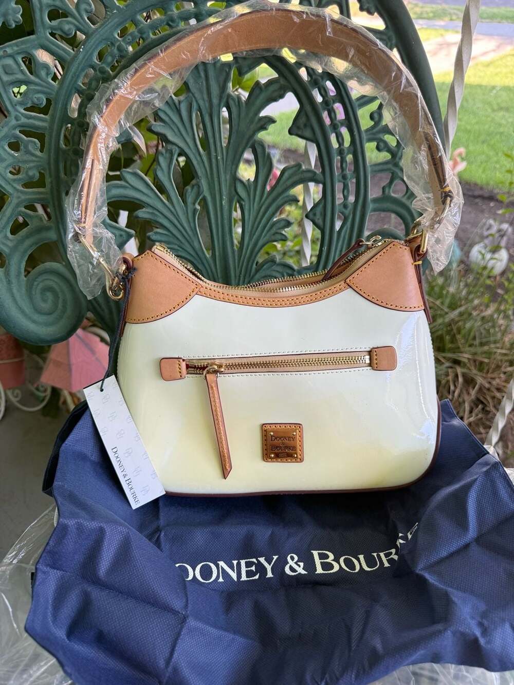 Y2K Dooney & Bourke White Halle Saddle Vernis Small Hobo Read Description As Is